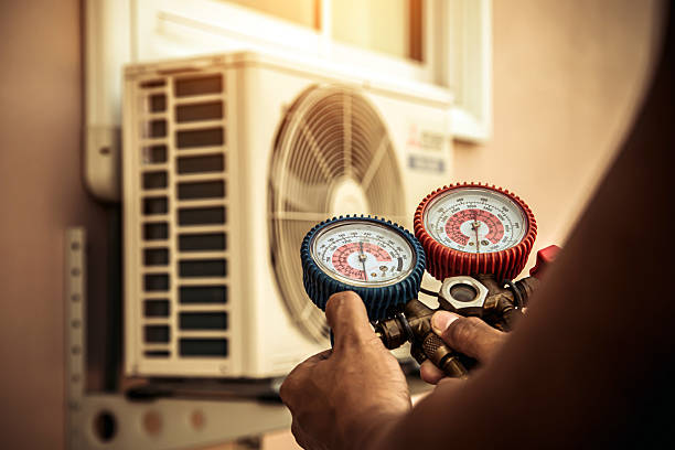 Professional Hvac technician working in Girard, OH